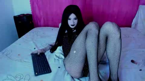 Snapshot of cutenaked_8 chatting on September 10, 10:43 pm Natalie online show from September 10, 10:43 pm