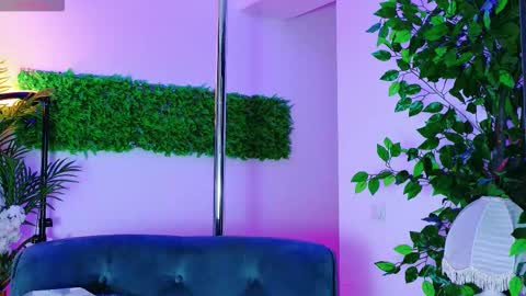 cuteness__girl online show from November 11, 7:30 am