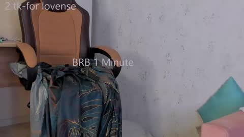 cutenessnicole online show from June 3, 8:39 am