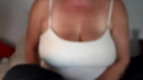 Snapshot of cutenlittle28 chatting on January 9, 11:25 am CuteNlil online show from January 9, 11:25 am