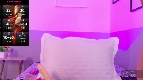 cutepetitee online show from April 3, 7:45 pm