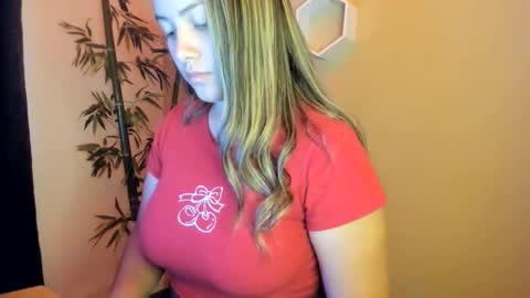 Snapshot of cutesamantha_ chatting on May 26, 7:43 pm cutesamantha_ online show from May 26, 7:43 pm