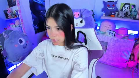  - independent model online show from December 4, 4:21 am