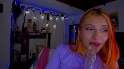 cuteweed420 online show from January 1, 12:11 pm