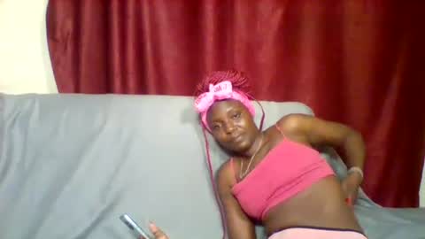 Snapshot of cutey_lunar chatting on February 17, 2:42 am cutey_lunar online show from February 17, 2:42 am