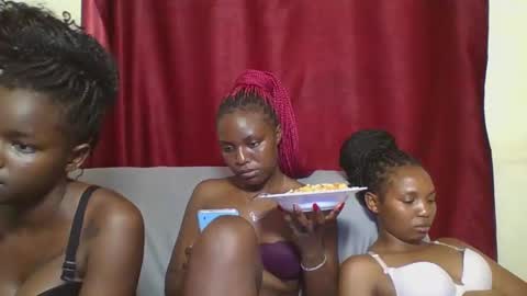 Snapshot of cutey_lunar chatting on February 23, 4:46 pm cutey_lunar online show from February 23, 4:46 pm