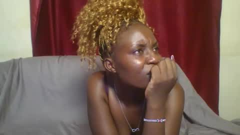 Snapshot of cutey_lunar chatting on February 26, 10:09 pm cutey_lunar online show from February 26, 10:09 pm