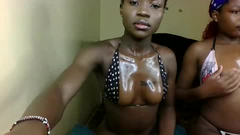 cutey_mara online show from May 16, 5:48 am