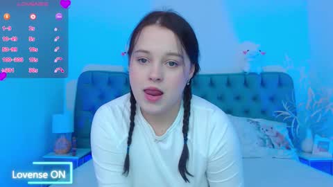 Snapshot of cutie__cutiee_ chatting on October 9, 9:35 pm Nika  online show from October 9, 9:35 pm