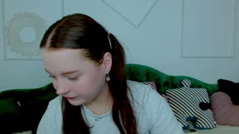 Snapshot of cutie__cutiee_ chatting on October 16, 8:10 pm Nika  online show from October 16, 8:10 pm