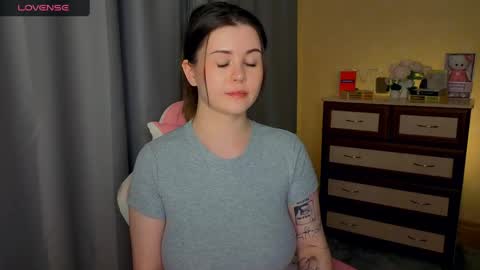 mili online show from April 14, 5:41 pm