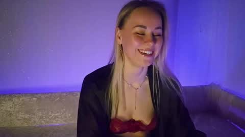 cutie_xoxo_ online show from March 24, 9:09 pm