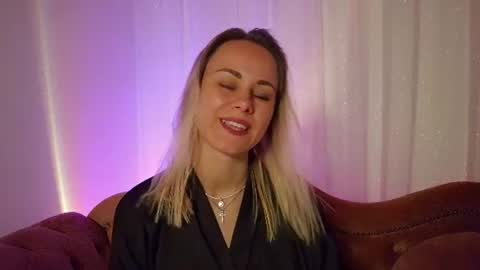 cutie_xoxo_ online show from July 21, 9:00 am