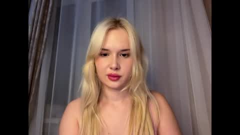 Chloe online show from April 17, 4:54 pm