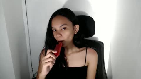cutiee_lily2 online show from May 24, 1:21 am