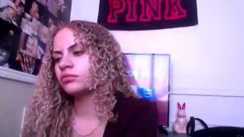cutiekaylee online show from October 19, 11:38 pm