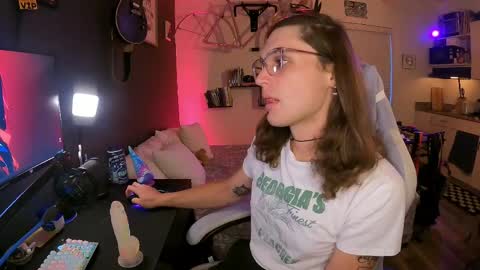 Snapshot of cutiepiescarlett chatting on May 24, 2:49 am cutiepiescarlett online show from May 24, 2:49 am