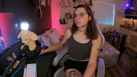 Snapshot of cutiepiescarlett chatting on May 25, 1:55 am cutiepiescarlett online show from May 25, 1:55 am