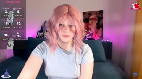 Snapshot of cutiesue chatting on December 11, 12:23 am CutieSue online show from December 11, 12:23 am