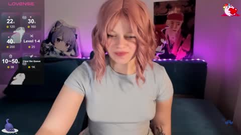 Snapshot of cutiesue chatting on December 11, 3:24 am CutieSue online show from December 11, 3:24 am