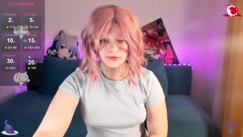 Snapshot of cutiesue chatting on December 12, 1:21 am CutieSue online show from December 12, 1:21 am