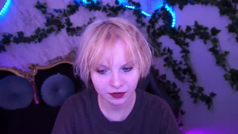cutiiebunny online show from October 25, 6:43 am