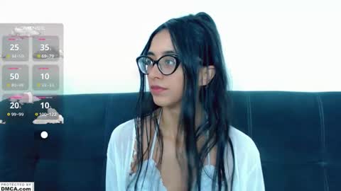 miss ari  online show from November 18, 10:31 am