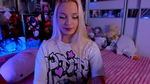 Snapshot of cuttie_ponyy chatting on November 9, 9:24 pm Nora online show from November 9, 9:24 pm