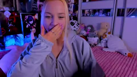 Snapshot of cuttie_ponyy chatting on December 13, 9:20 pm Nora online show from December 13, 9:20 pm