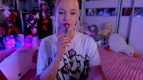 Snapshot of cuttie_ponyy chatting on December 19, 9:33 pm Nora online show from December 19, 9:33 pm