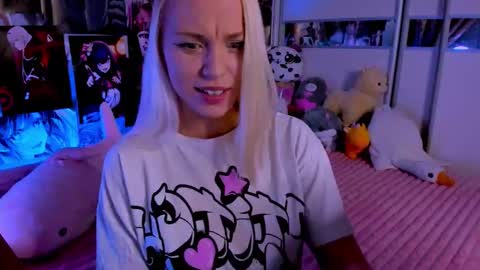 Snapshot of cuttie_ponyy chatting on February 15, 9:22 pm Nora online show from February 15, 9:22 pm