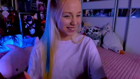 Snapshot of cuttie_ponyy chatting on March 3, 9:21 pm Nora online show from March 3, 9:21 pm