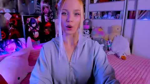 Snapshot of cuttie_ponyy chatting on June 10, 8:19 pm Nora online show from June 10, 8:19 pm