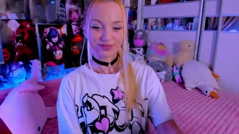 Snapshot of cuttie_ponyy chatting on July 6, 8:33 pm Nora online show from July 6, 8:33 pm