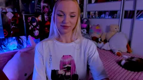 Snapshot of cuttie_ponyy chatting on August 4, 8:33 pm Nora online show from August 4, 8:33 pm