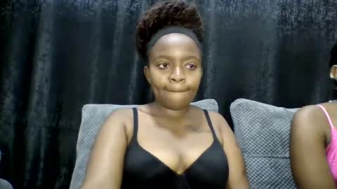 Snapshot of cuvy_babe chatting on June 20, 7:16 pm cuvy_babe online show from June 20, 7:16 pm