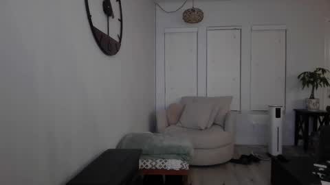 cwbym online show from December 21, 6:53 am