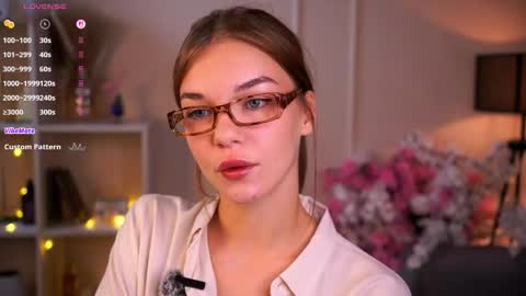 Cwen online show from September 27, 7:30 pm