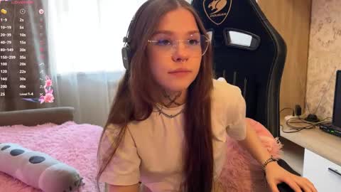 cyber_shawty online show from April 22, 12:50 pm