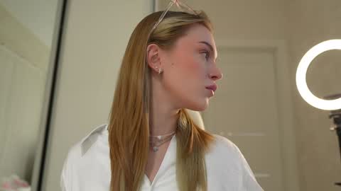 EMILY online show from January 5, 2:41 pm