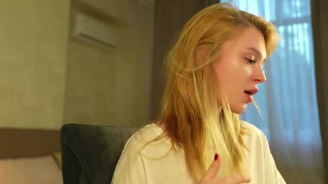 EMILY online show from October 1, 2:56 pm