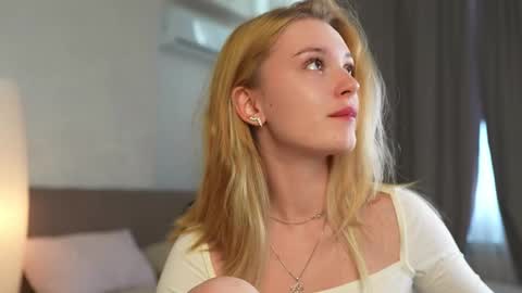 EMILY online show from October 20, 1:11 pm