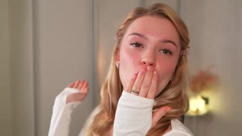 EMILY online show from November 8, 3:45 pm