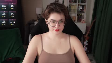 Snapshot of cybersamuraii chatting on December 1, 7:36 pm Helen Blossom online show from December 1, 7:36 pm