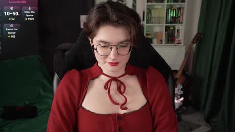 Snapshot of cybersamuraii chatting on December 25, 7:02 pm Helen Blossom online show from December 25, 7:02 pm