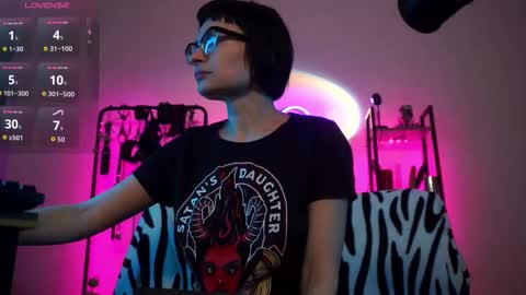 Lily Goddess online show from December 3, 2:30 am