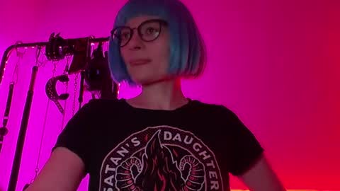 Snapshot of cyberxgoddess_ chatting on June 7, 7:17 pm Lily Goddess online show from June 7, 7:17 pm