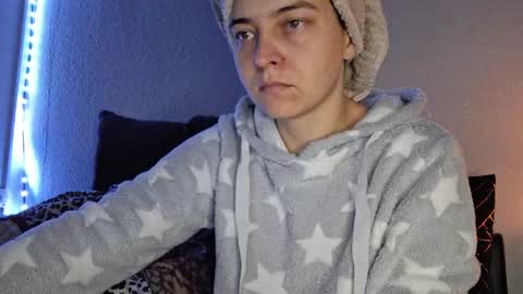 Snapshot of cyndee_winter chatting on December 8, 8:04 pm Cyndee Winter online show from December 8, 8:04 pm