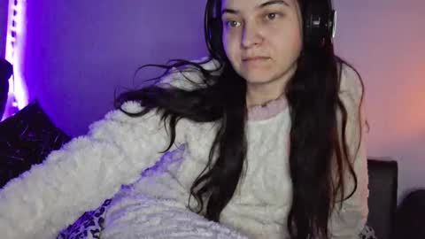 Snapshot of cyndee_winter chatting on December 18, 10:46 pm Cyndee Winter online show from December 18, 10:46 pm