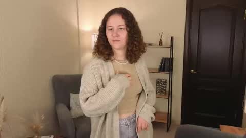 Lola online show from October 17, 1:25 pm